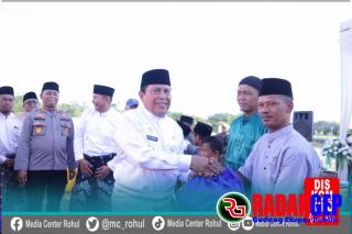 Bupati Rohul Serahkan Santunan Anak Yatim dan Bantuan Banjir Saat Acara Potang Belimau